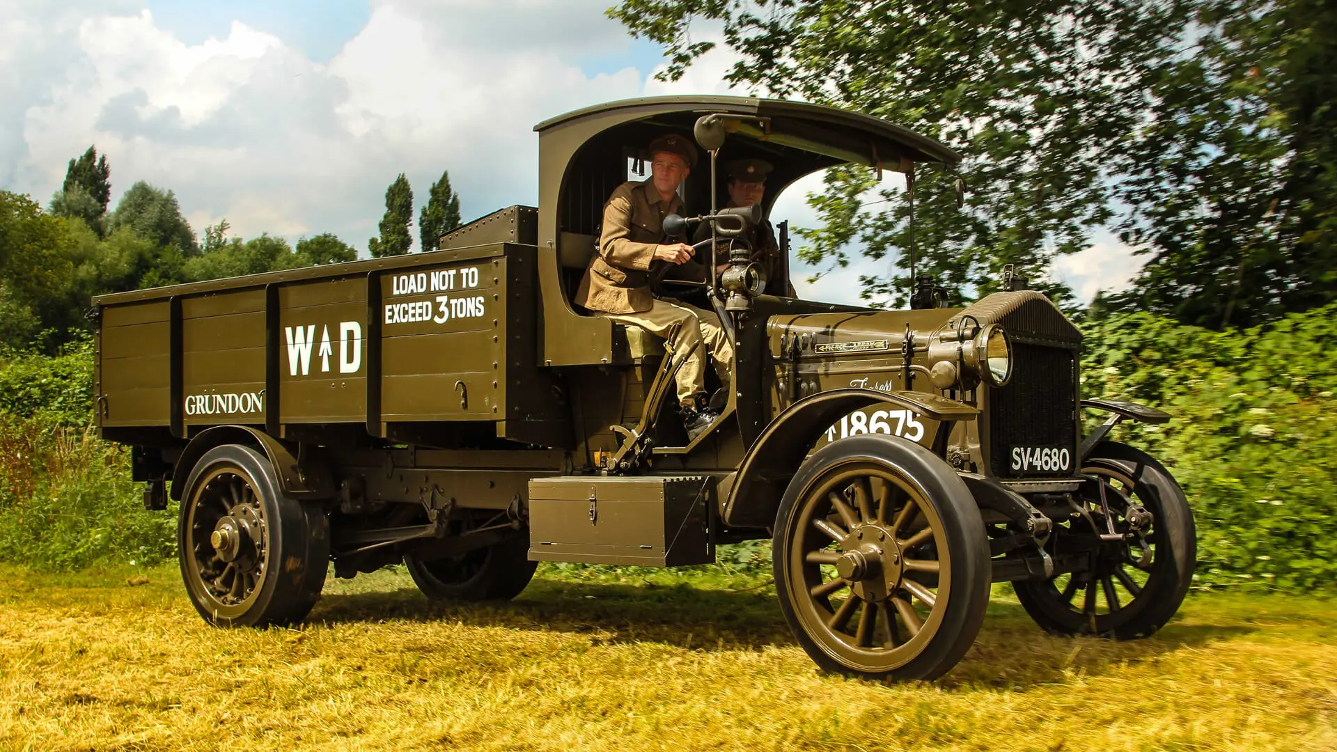 Grundon’s Pierce Arrow Model R Lorry was fully restored in 1991 and has been a popular attraction this year at events marking the start of the First World War