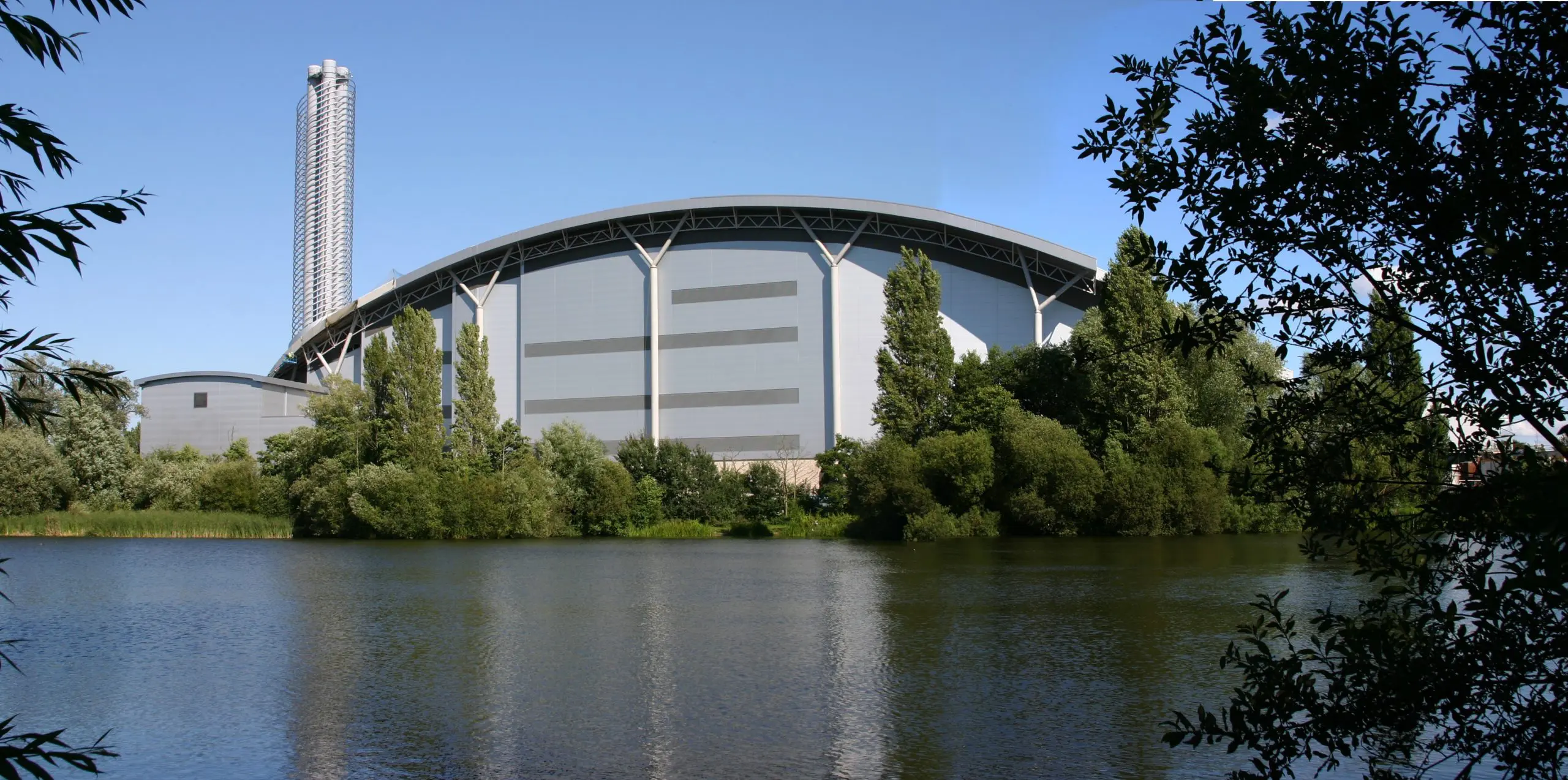 Despite its tranquil appearance, the modern, award winning Lakeside Energy from Waste complex is just off the M25 and M4, close to Heathrow Terminal 5
