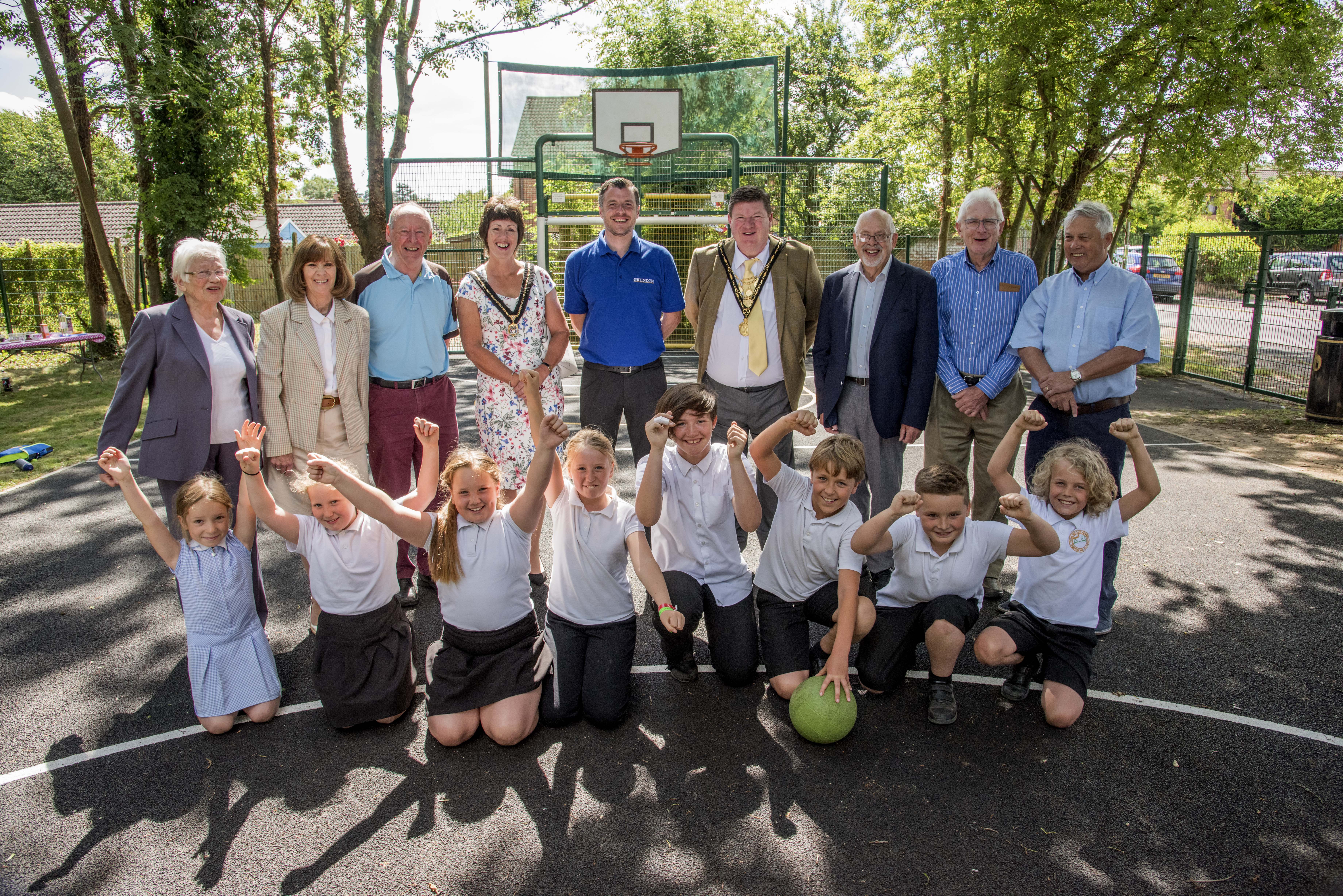 Local schoolchildren with (l-r) Cllr Cynthia Pitteway (Hurley Parish Council chairman), Borough Cllr Maureen Hunt, Parish Cllr David Burfitt, Mayoress Laura Lion, Grundon’s Ben Cuthbertson, Mayor Paul Lion, Parish Cllr Steve Harrington, Parish Cllr John Slater and Parish Cllr Geoff Priest (vice-chairman)