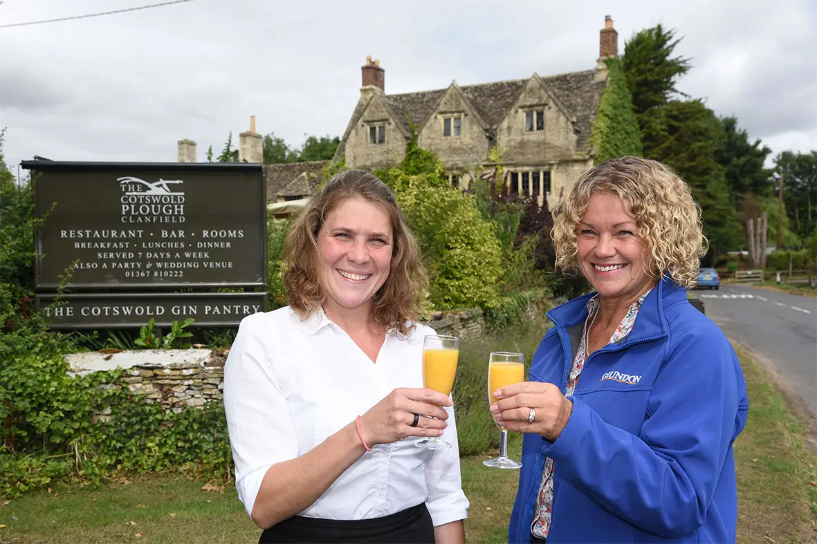 Grundon's Tracy Richardson (right) pictured with Restaurant Manager Janka Penther