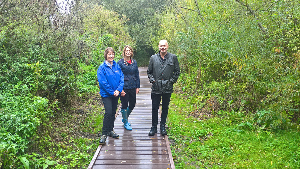 Toni Robinson, Grundon's Head of Compliance, is pictured (left) with Steve Tabbitt, Thames Path National Trail Manager