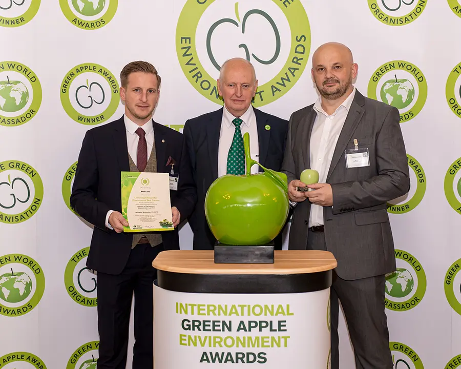 James Standen, Senior Sales Representative from Grundon Waste Management (left) joined Bryan Edwards, BRITA UK’s Professional & Services Warehouse Manager (right) to collect the Silver Green Apple Award for Environmental Best Practice in the Products and Recycling Wastes Management category from Roger Wolens, Founder of The Green Apple Awards and Chief Executive Officer of The Green Organisation (centre)