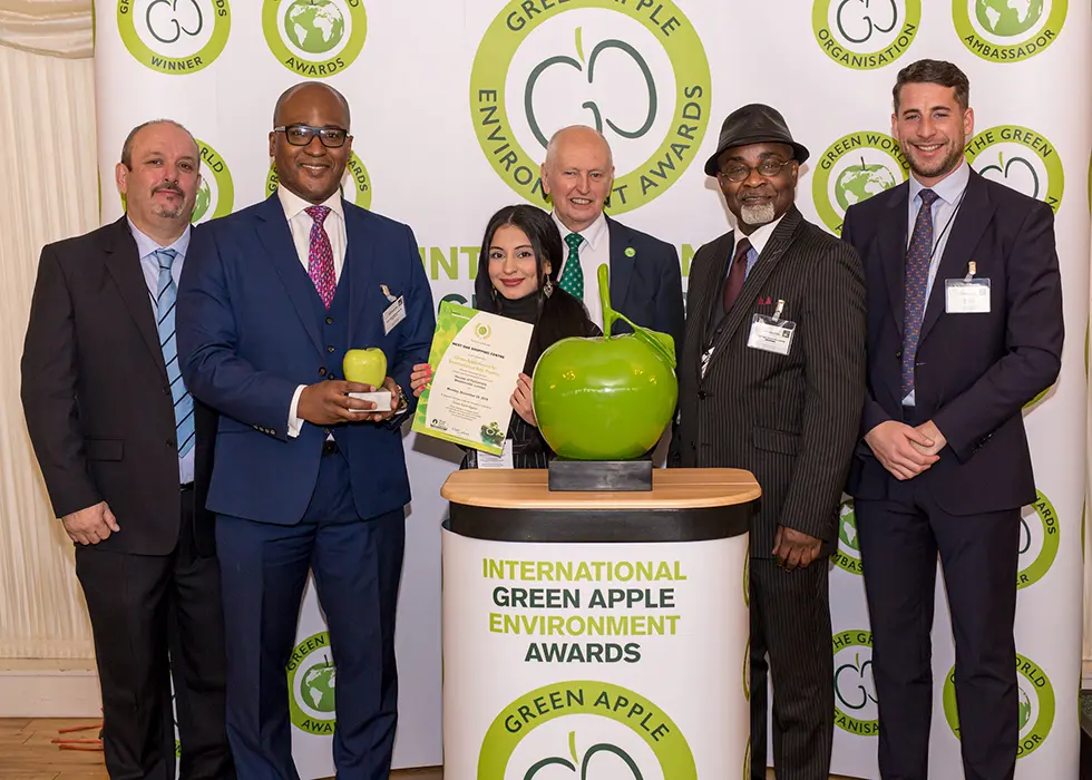 Grundon Waste Management's Regional Sales Manager, Jack Yarrow (right) joined the West One Shopping Centre team including (from right to left) Joaquim Barroca, Cyrus Annan, Farhana Sabir and Victor Nunoo to collect the prestigious Gold Green Apple Award for Environmental Best Practice in the Retail Waste Management Regional category from Roger Wolens, Founder of The Green Apple Awards and Chief Executive Officer of The Green Organisation (centre)