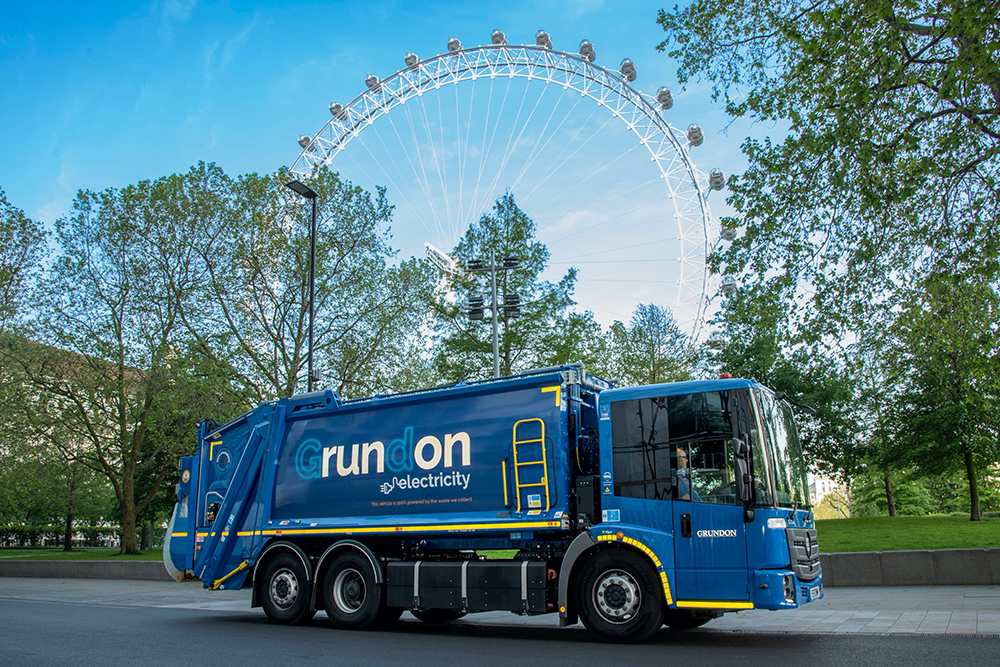 Grundon's new EV passes the London Eye